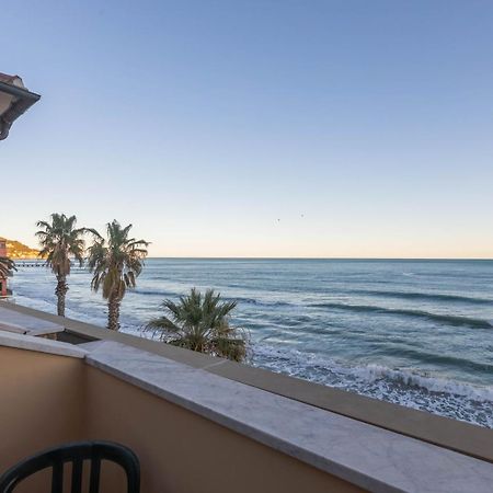 Hotel Danio Lungomare Αλάσιο Εξωτερικό φωτογραφία
